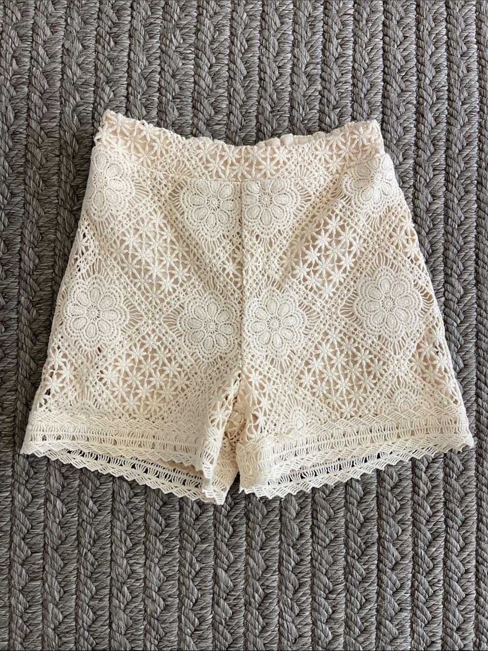 GB girls Cream Crochet Lace Shorts, size Small, brand new